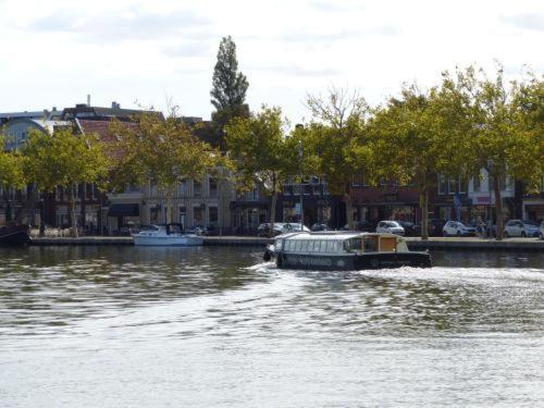 Huis Te Zaanen Hotel Wormerveer Esterno foto